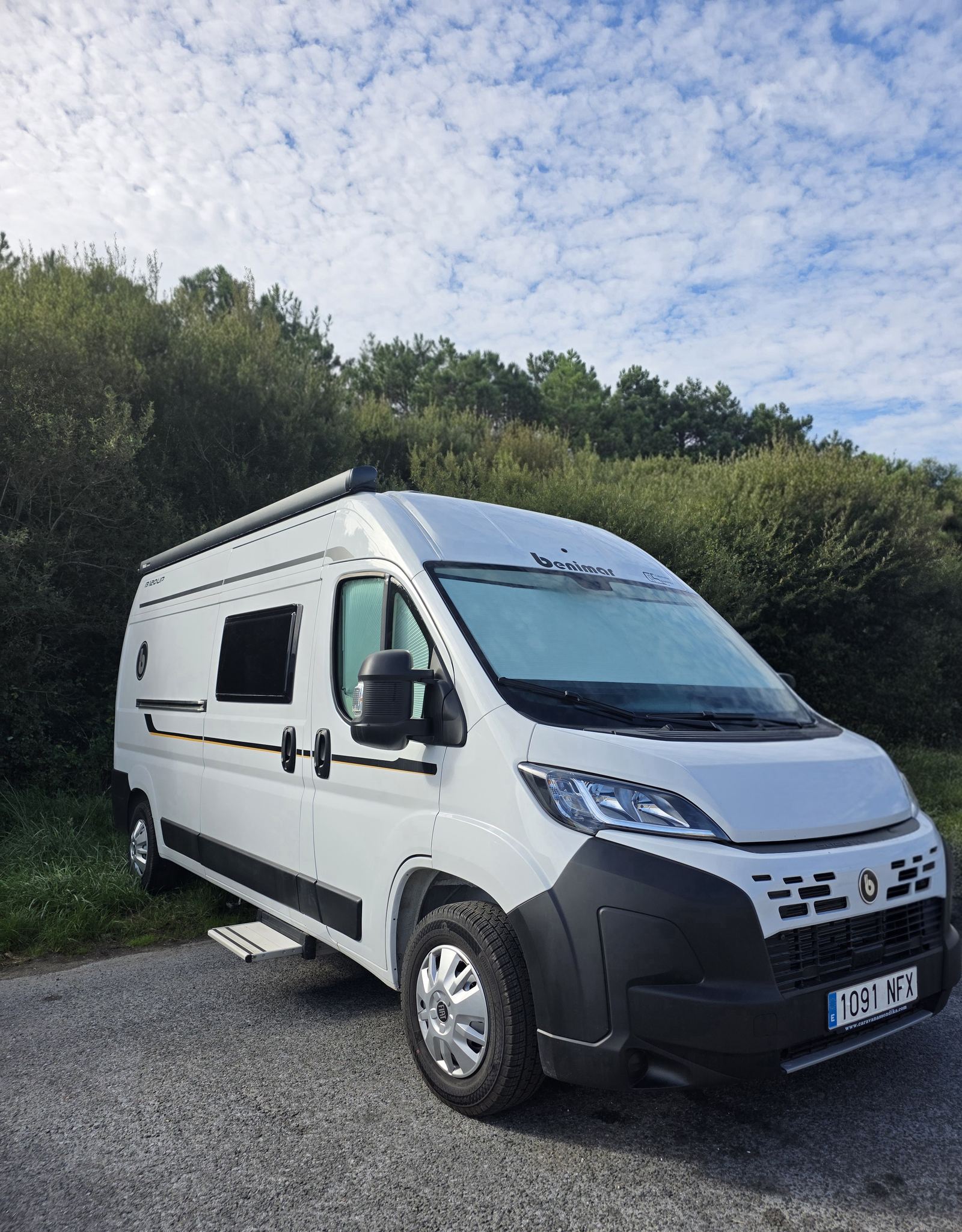 Camper Benivan 120 UP - vista lateral completa